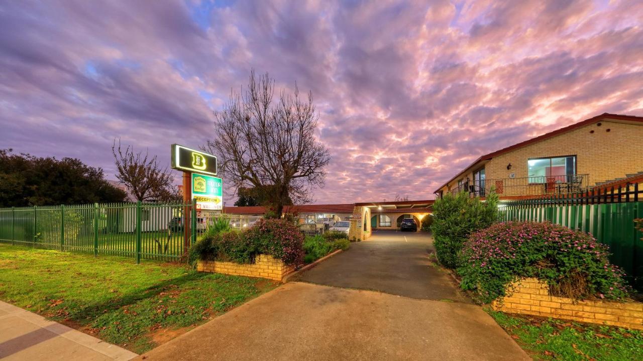 Forest Lodge Motor Inn & Restaurant 더보 외부 사진