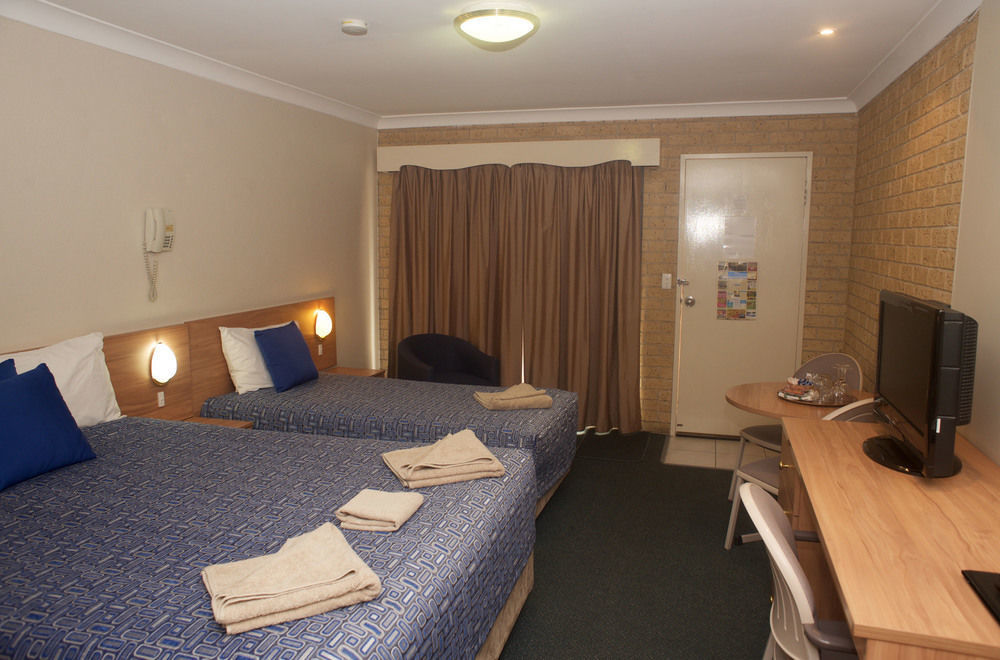 Forest Lodge Motor Inn & Restaurant 더보 외부 사진
