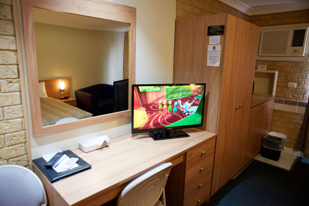 Forest Lodge Motor Inn & Restaurant 더보 외부 사진
