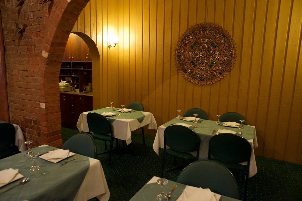 Forest Lodge Motor Inn & Restaurant 더보 외부 사진